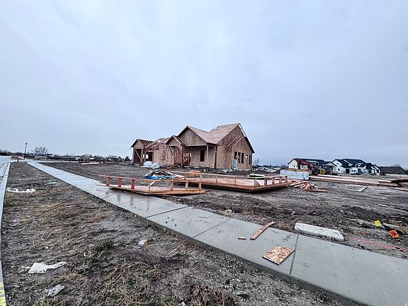 4th image of 1441 N Whisper Hollow Cir