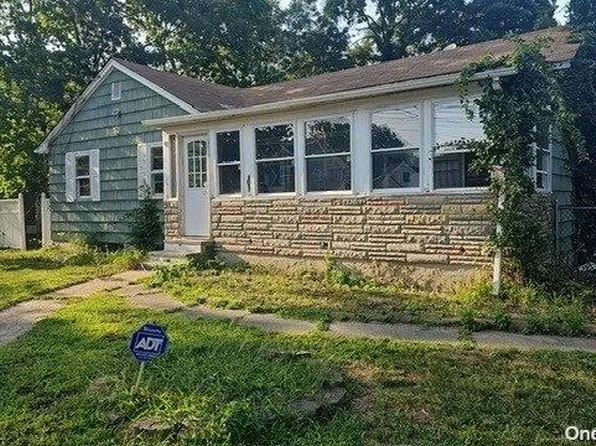 41 Dean Street, Islandia, NY 11749