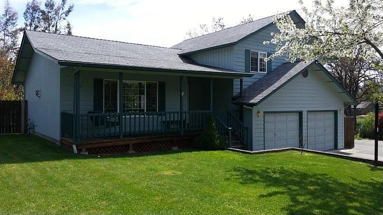 2nd image of 331 NW Valley View Dr