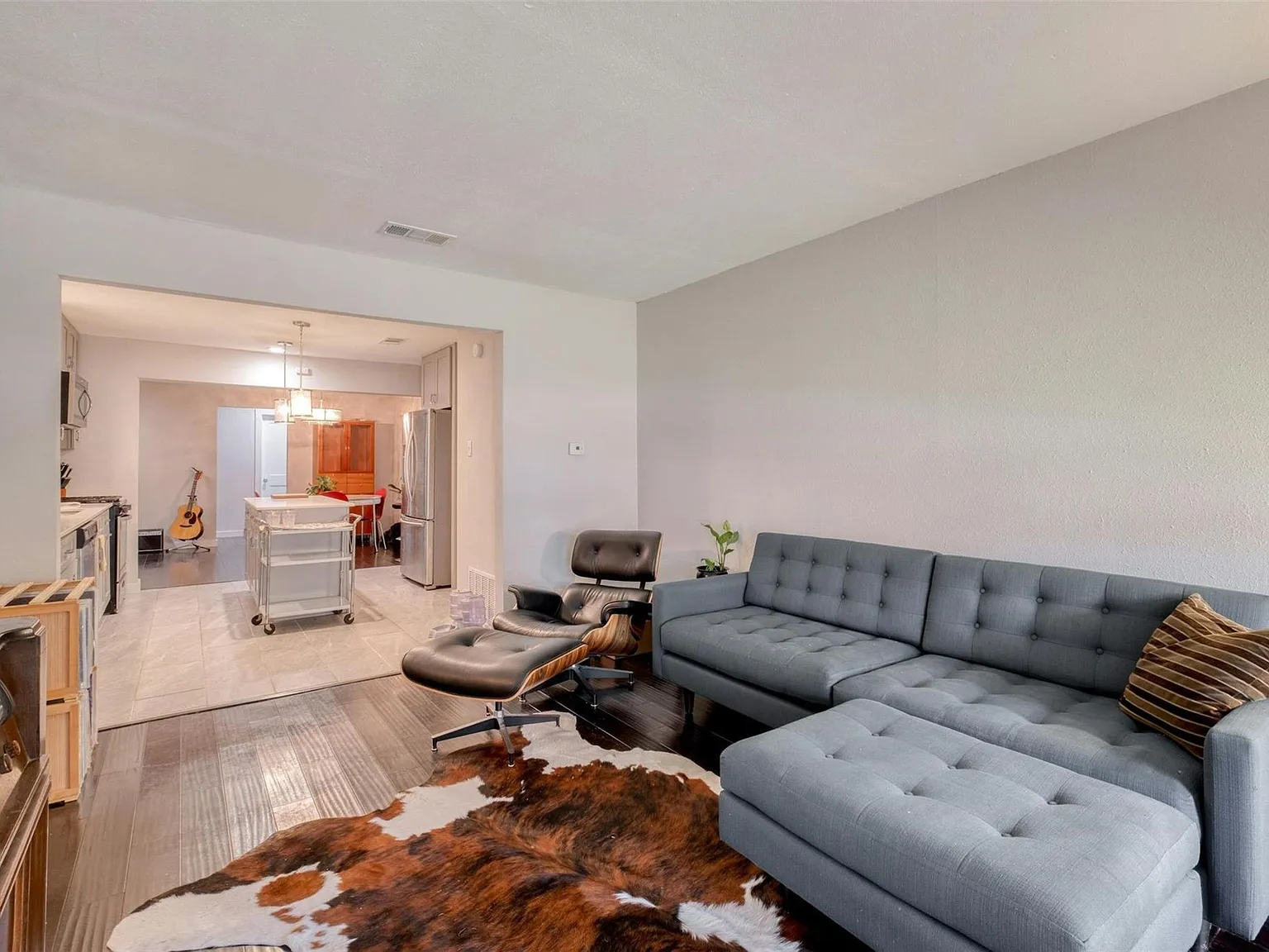 3 bed, 2.5 bath, 1874 sqft, $2,400 — Photo 4