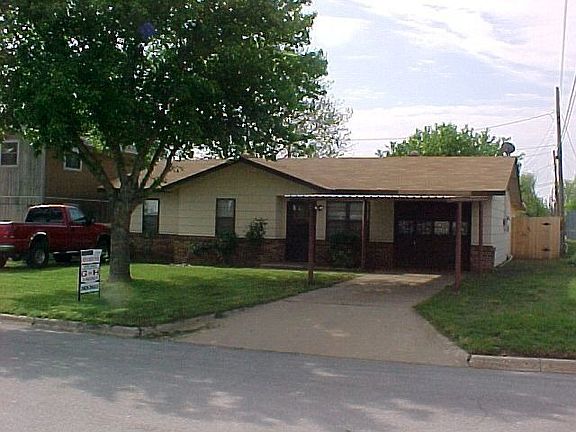 2nd image of 108 Mills St