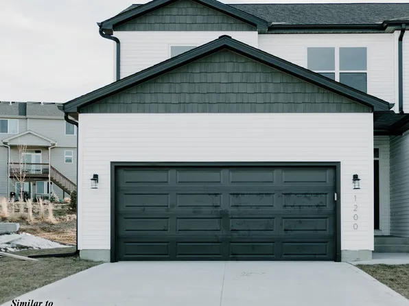 1348 E 28th St, Norwalk, IA 50211