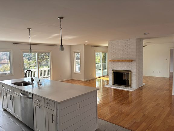 3rd image of 60 Gingham Ln