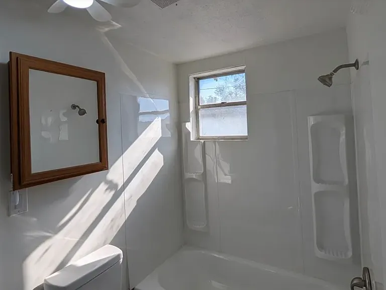 916 E Henrietta Ave — Photo 3