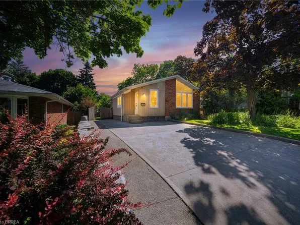 17 Flynn Ave, Cambridge, ON N3C 2T8