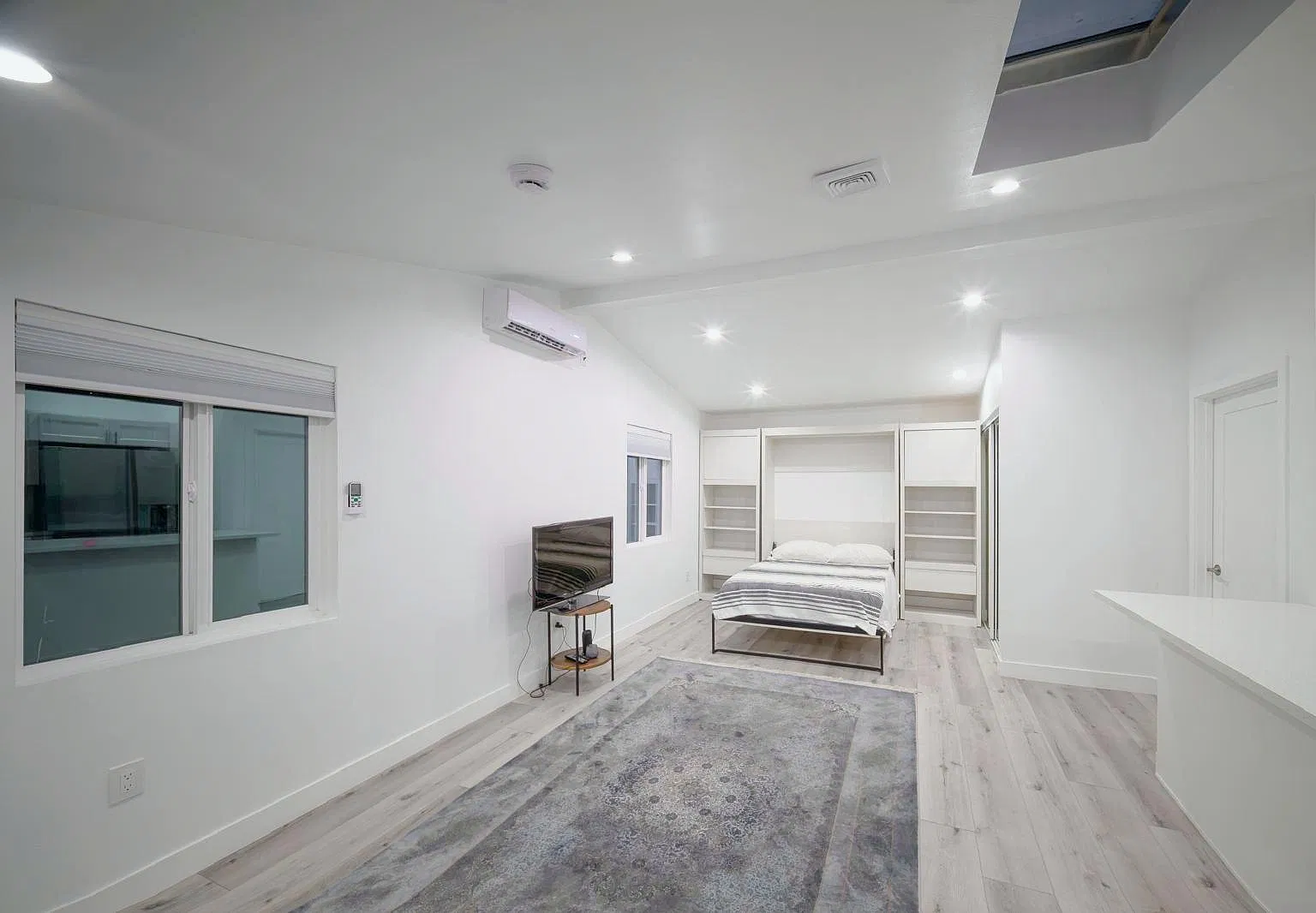 Studio, 450 sqft, $2,100 — Photo 1