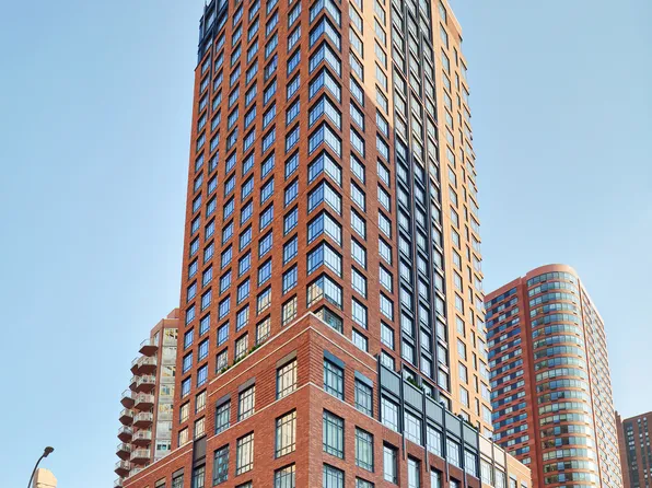 200 East 95th Street image 1 of 17