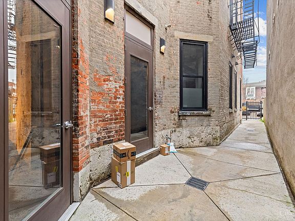 5th image of 1408 Elm St #5