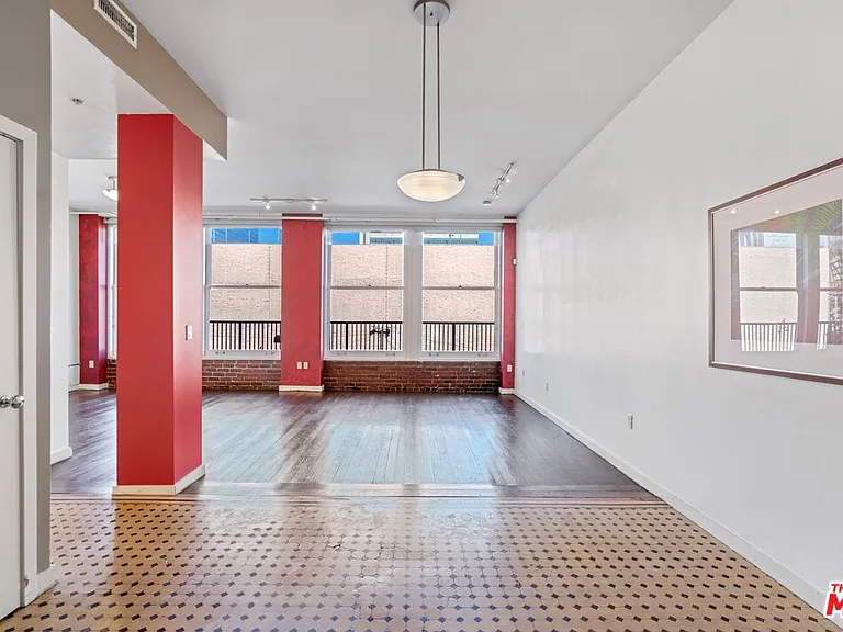 257 S Spring St #2B — Photo 2