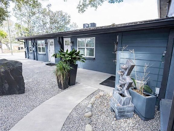 3rd image of 2647 Bonds Ave