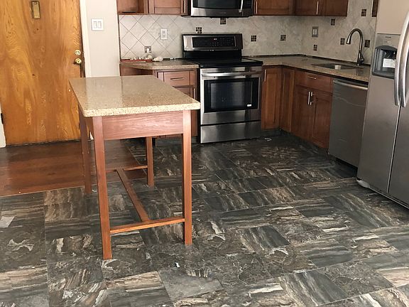 2nd image of 502 Richmond Dr #2