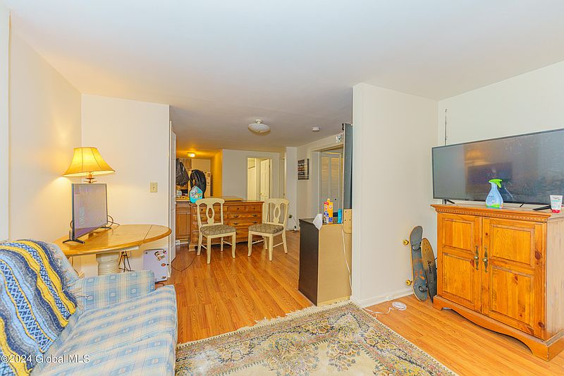 5th image of 180 S Swan Street