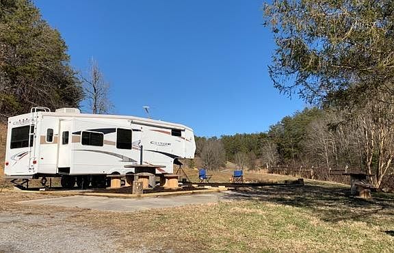 3rd image of 1009 Franklin Ln