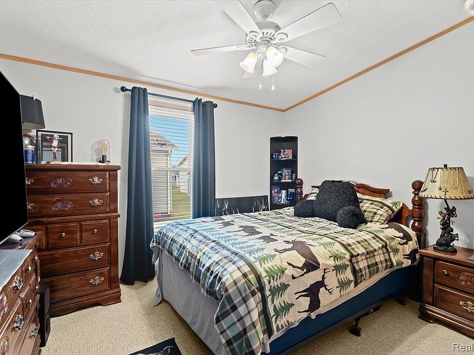 11092 Indianwood Ct, photo 16