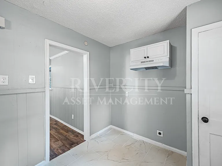3132 Kingston St — Photo 18