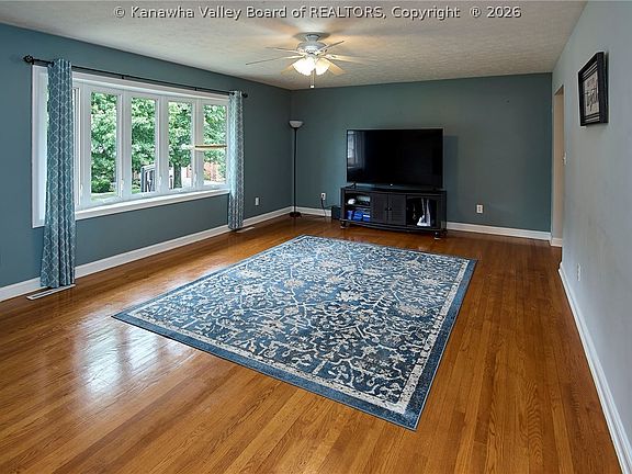 4th image of 2024 Parkwood Rd