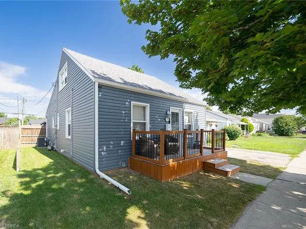 77 8th Ave, Brantford, ON N3S 1C4