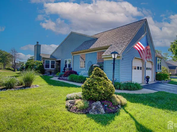 3 George Washington Dr, Monroe Township, NJ 08831