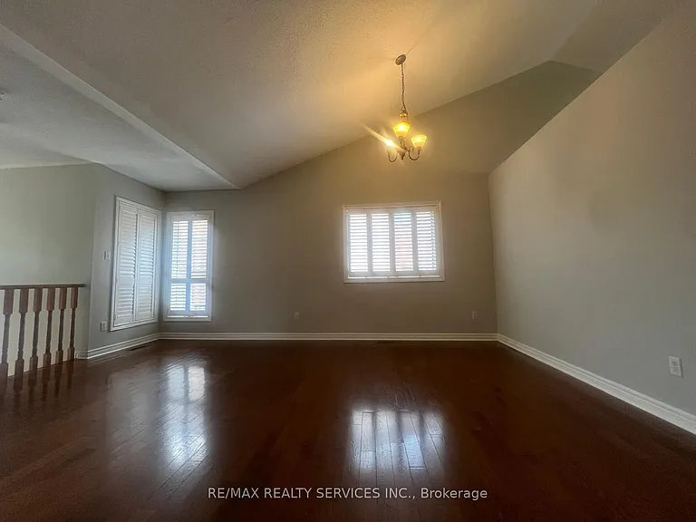 7 Ladywood Ct — Photo 3