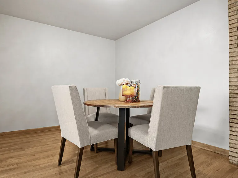 BIG SPACE for entertaining. A larger table fits!