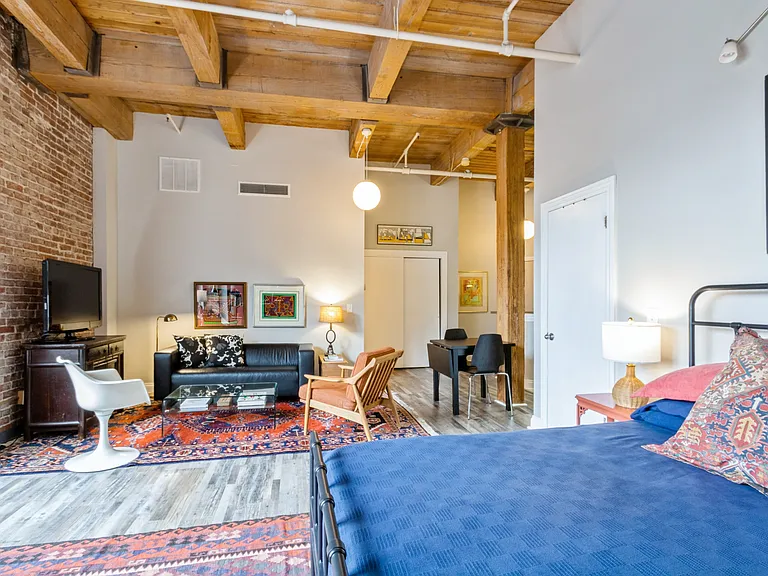308 W 8th St #1 — Photo 14