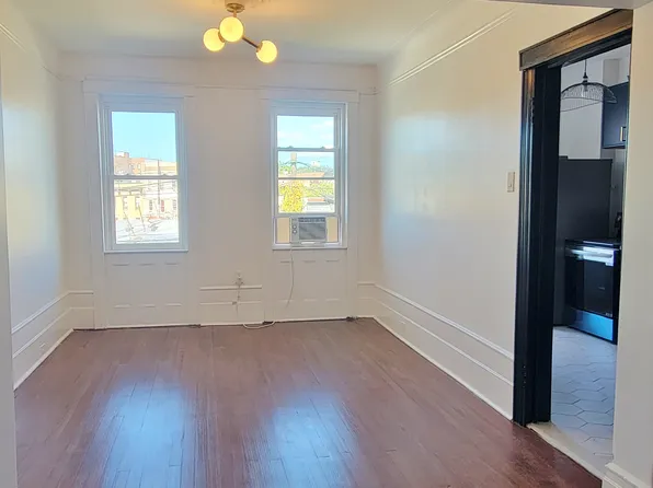 107 Kenilworth Place image 1 of 13