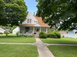 704 Shawnee St, Hiawatha, KS 66434