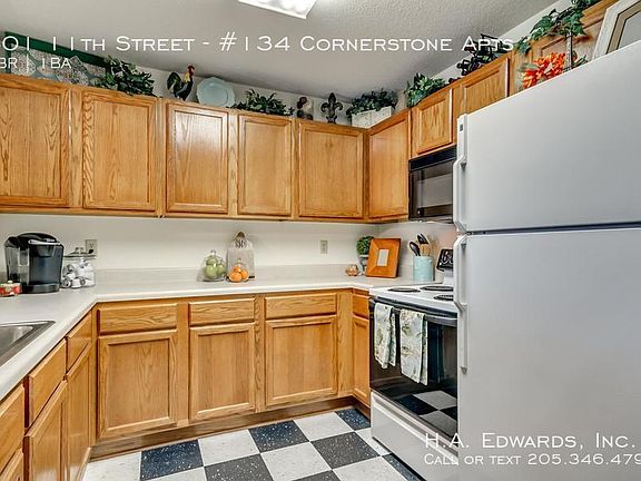 5th image of 601 11th St APT 134