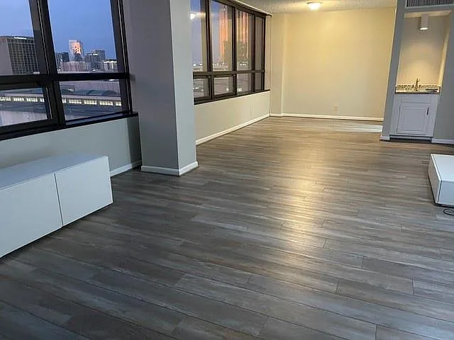 2 bed, 2.0 bath, 1427 sqft, $2,400 — Photo 4
