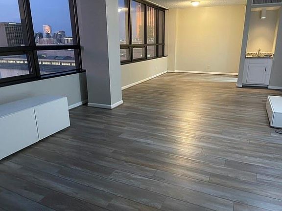4th image of 5150 Hidalgo St Unit 904