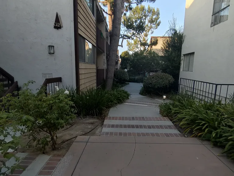 5950 Canterbury Dr #C214 — Photo 29