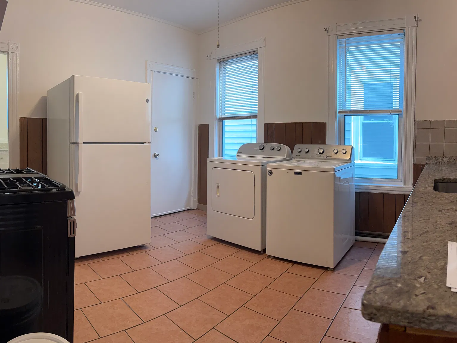 3 bed, 1150 sqft, $2,500 — Photo 3