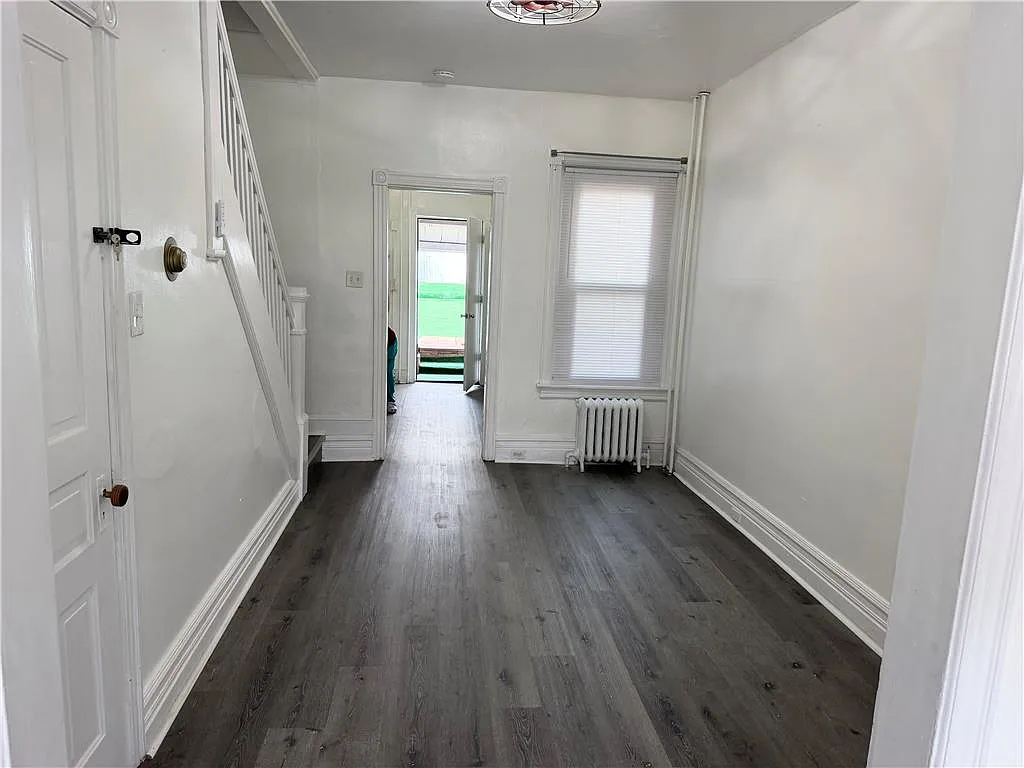 3 bed, 1.0 bath, 1089 sqft, $1,800 — Photo 4