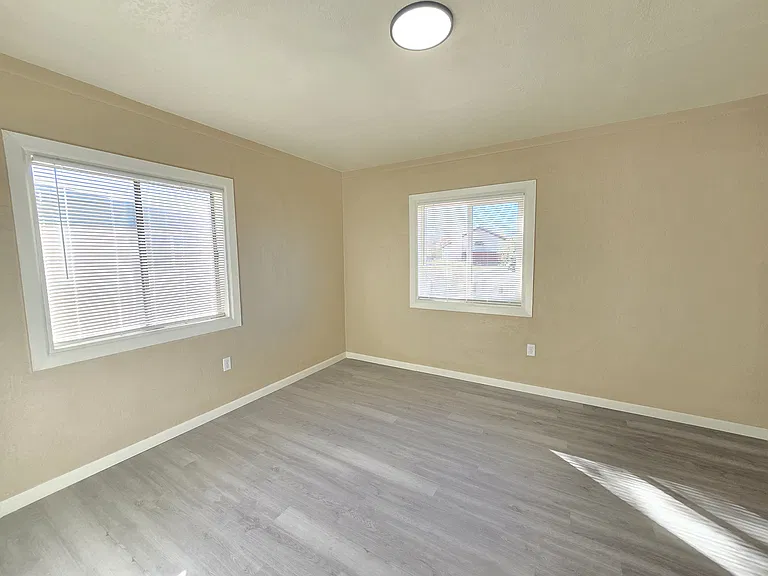 8651 S Loop Blvd — Photo 8