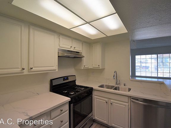 5th image of 11416 Albers St #101