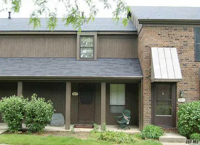 2 bed, 1.5 bath, 1056 sqft, $1,450 — Photo 2