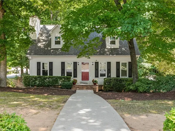 1164 Century Park Ave, Kernersville, NC 27284