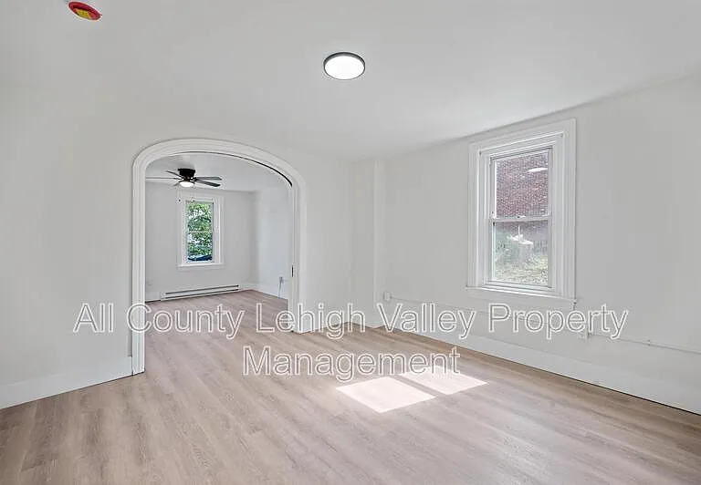 122 E Goepp St #1 — Photo 4