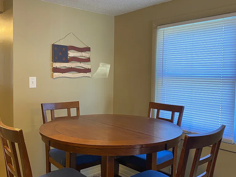 1042 S Cooper St — Photo 4