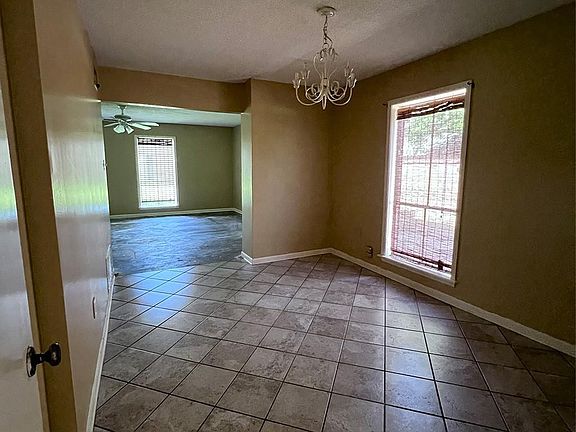 4th image of 4604 Parliament Dr #107