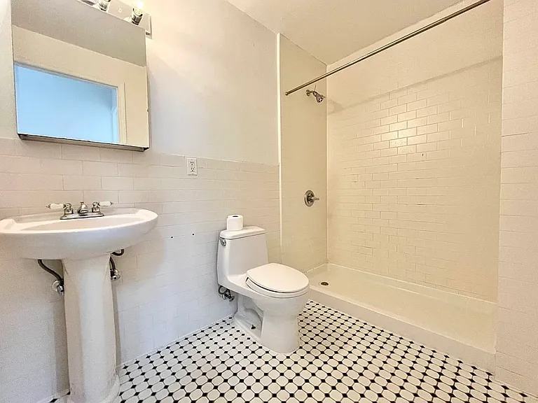 326 Melrose St #4A — Photo 10