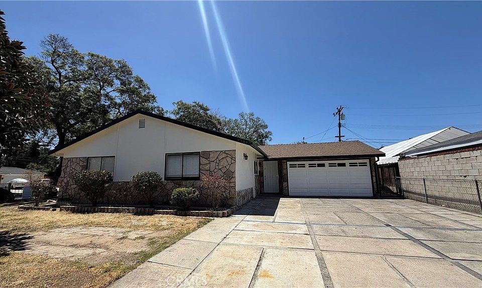 1st image of 2702 W Maywood Ave