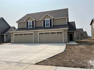 2713 Chasehire Dr, Lawrence, KS 66046