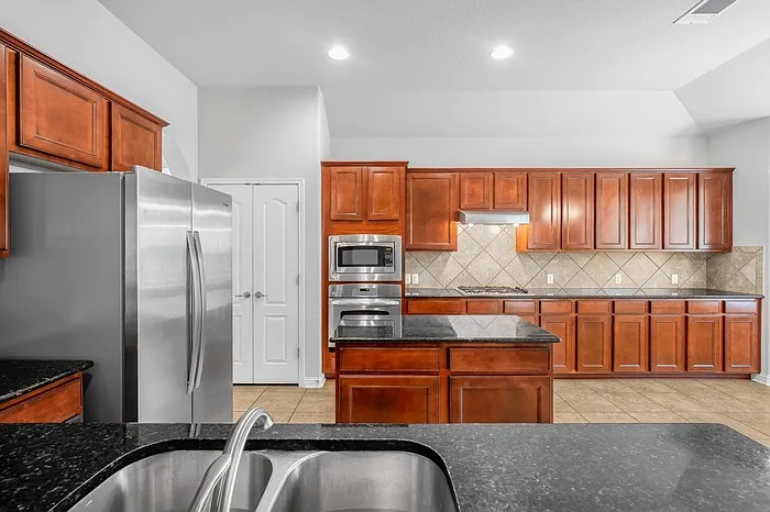 310 Bellagio Dr — Photo 4
