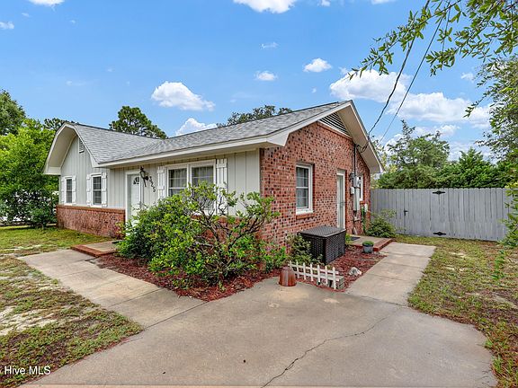 4th image of 325 Burbank Road