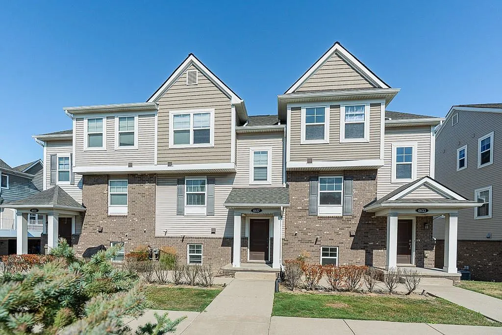 3 bed, 2.5 bath, 1541 sqft, $2,495 — Photo 1