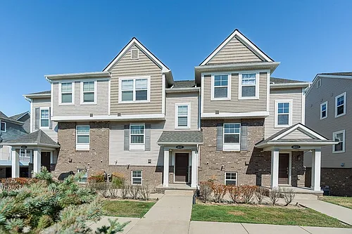 4637 Bradley Cir Photo 1