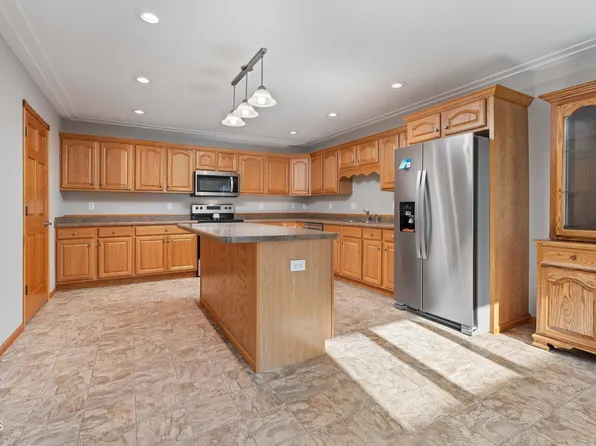 3027 E Colorado Dr Unit B, Bismarck, ND 58503