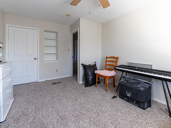 3rd image of 7116 Sweetbriar Ct