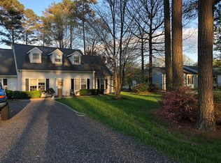 1869 Creekwood Ct, Hayes, VA 23072